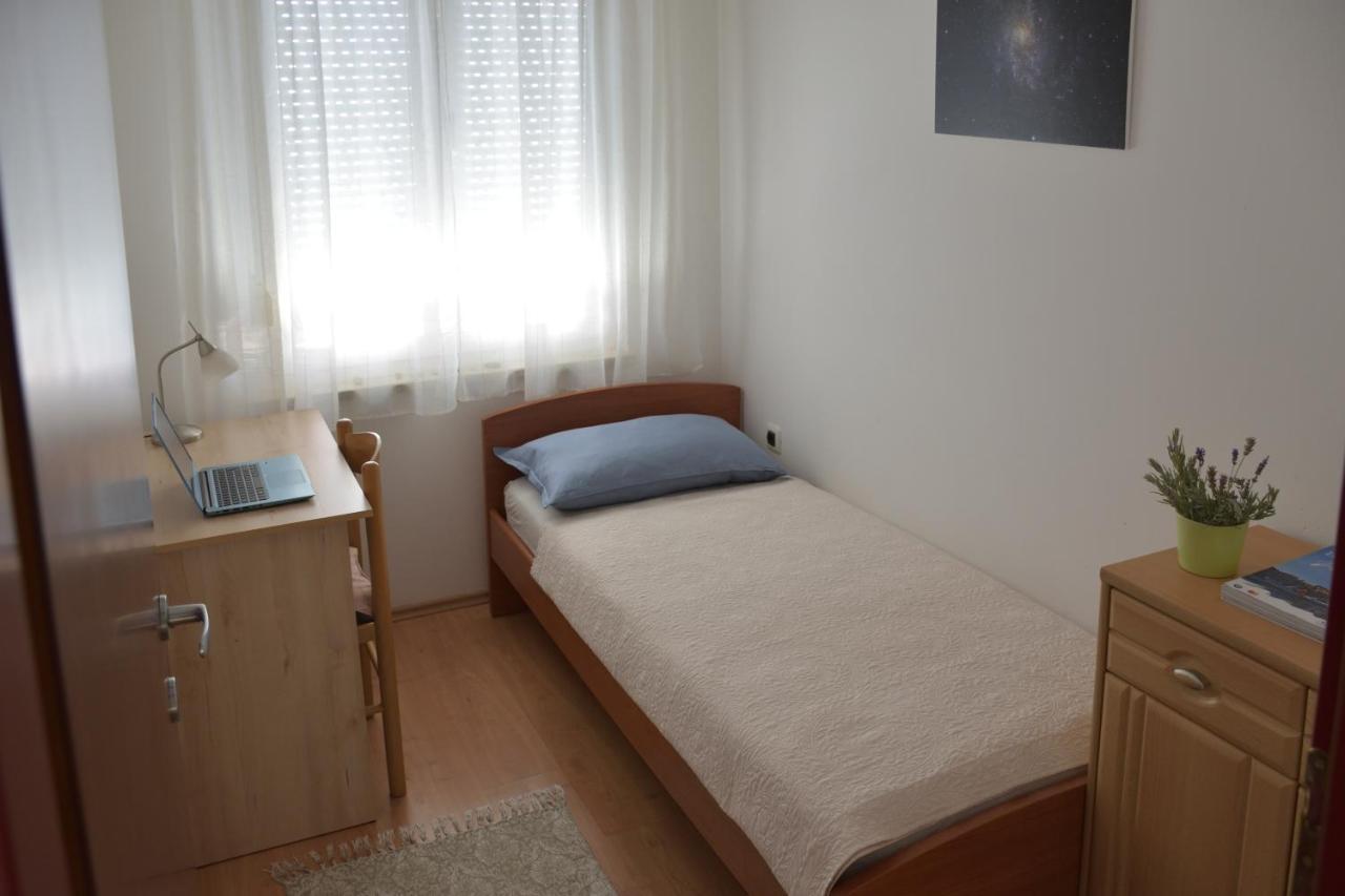 Pino Lägenhet Pula Exteriör bild